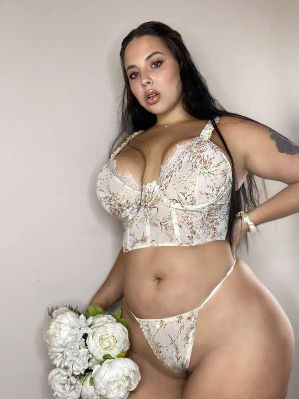 cinthya_larose image #0