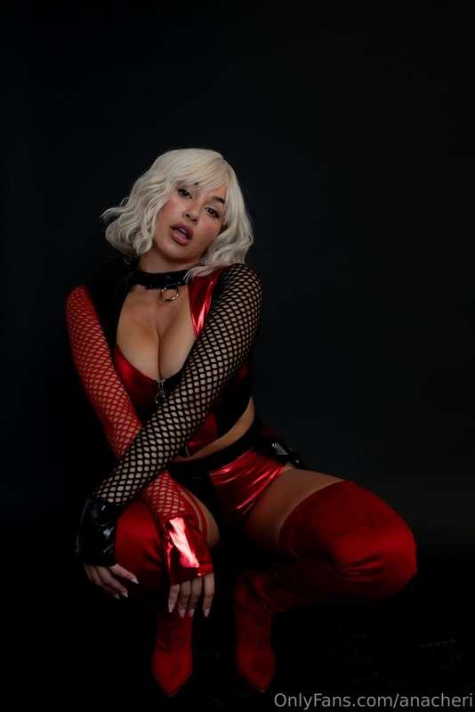 Sweet chaos, wrapped in danger, puddin' 💋💣- Harley Quinn 🍭🔪