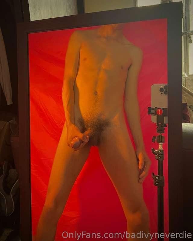 Un pequeño detrás de camaras