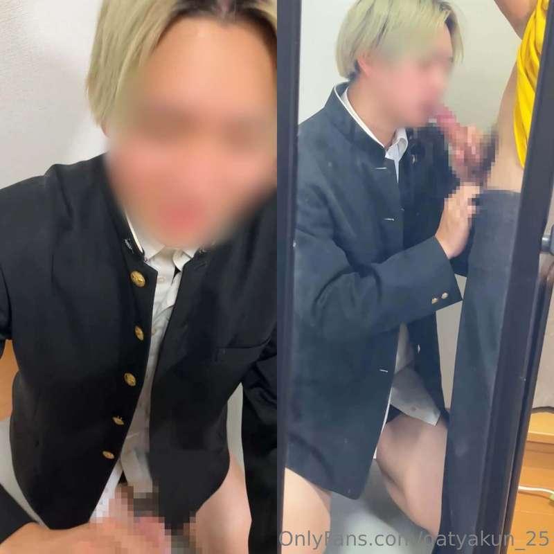 Blowjob of the boy wearing school uniform who was a student ..