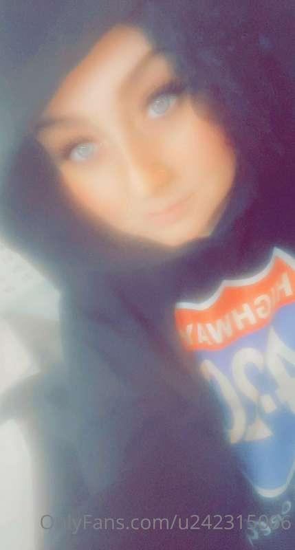My front facing camera broke!! Look how fuzzy this selfie is..