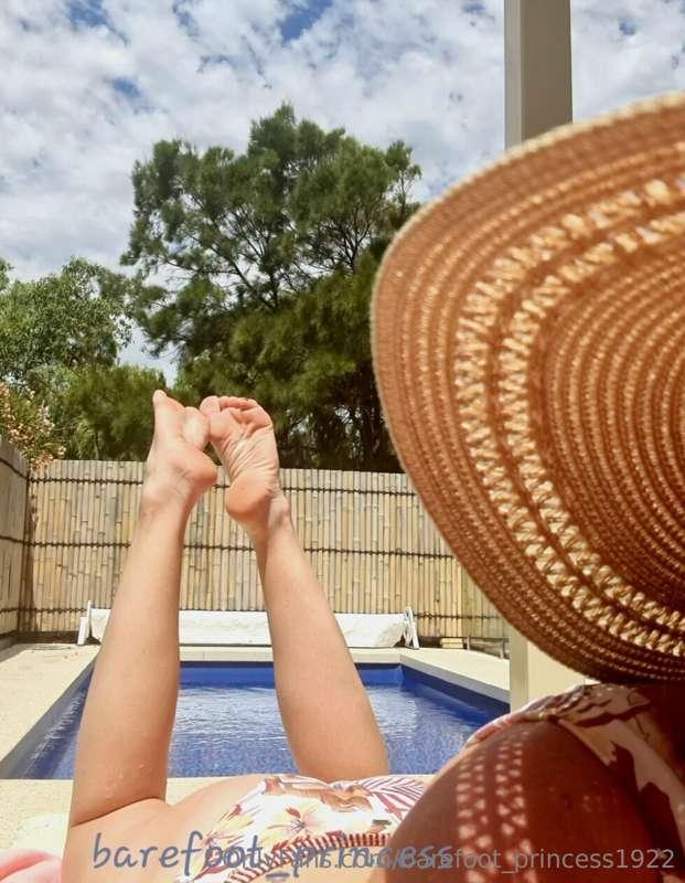 Sunshine and soles 😏😎