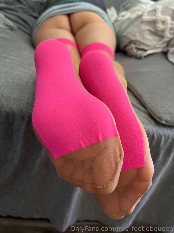 mrs_footjobqueen image #13