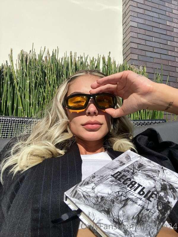 Miss my blonde girl era :(