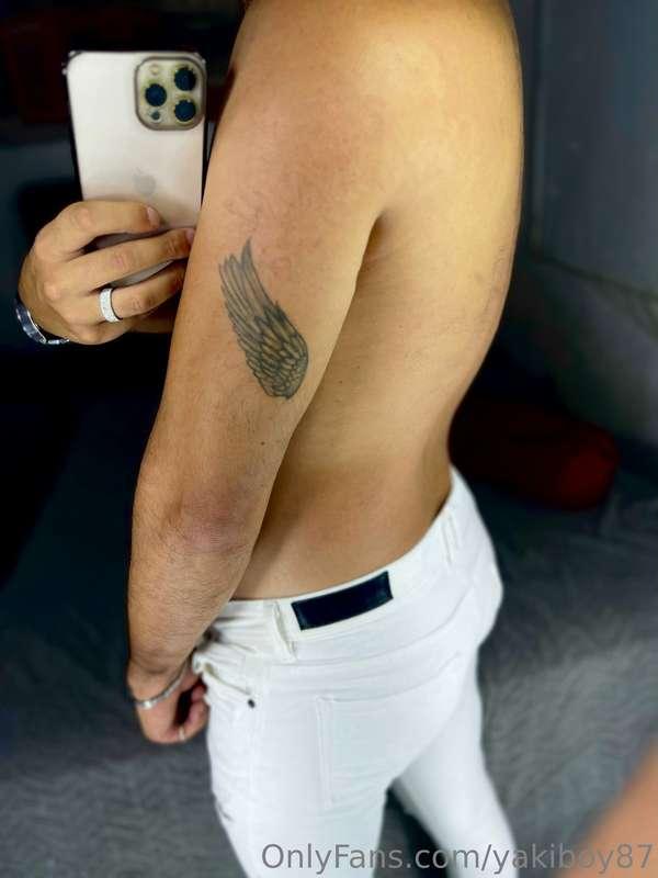 Do you thing white suits me?? 😏  Do you want to see how this..