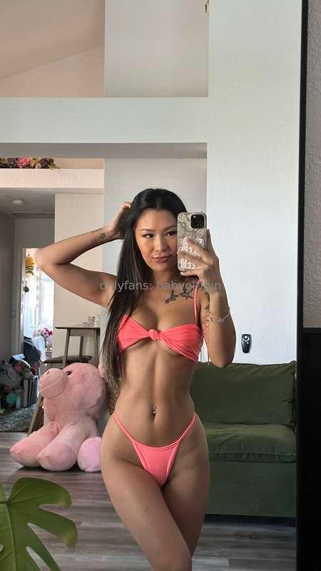 lay out by the pool with me? i'm in the mood for the some po..