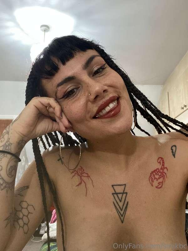 Time wasters can kiss my juicy butt goodbye 💋🍑