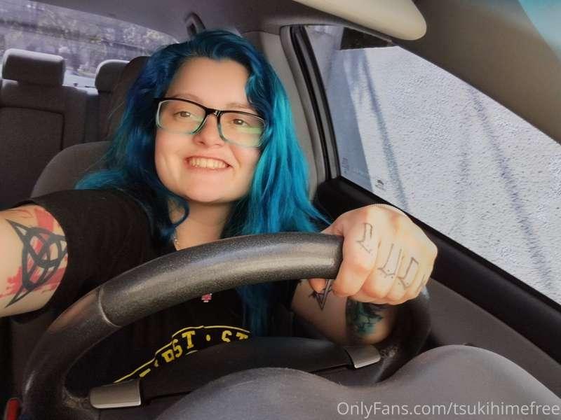 hello, I love moving by car