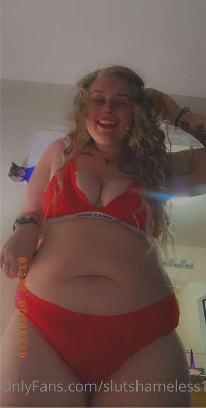 Hmmm I may start webcamming again! So if you're into live ac..