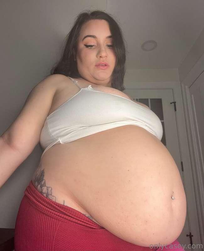 That belly hang 😍 smash that like button if you’d like to se..