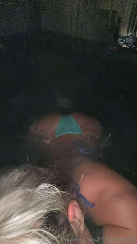 would u go in a hot tub with me?🤍
