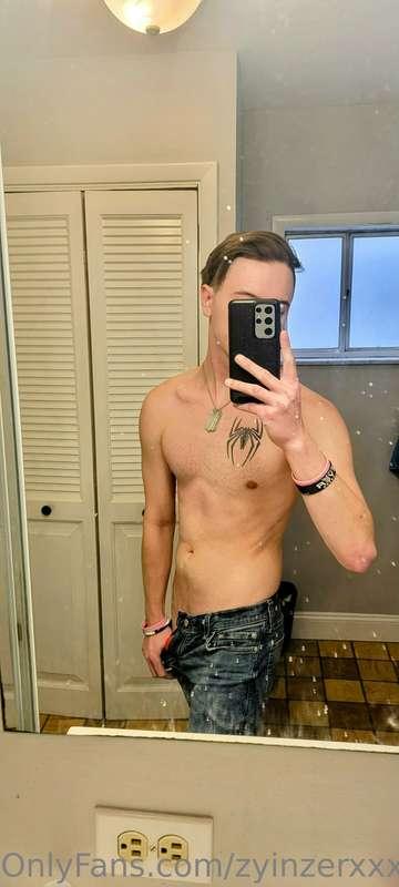 Back from vacation, excuse my friend's dirty mirror 😂 I miss..