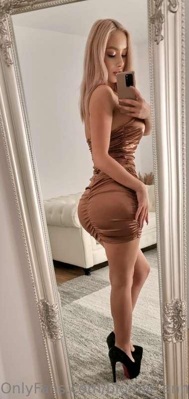 For more spicy pics in this dress check 
 @blonde_annavip ❤️