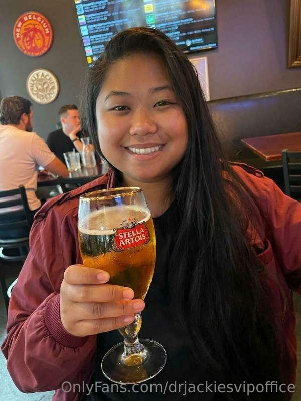 🍻 Cheers to the weekend! 🍻 No makeup, just good vibes ☺️