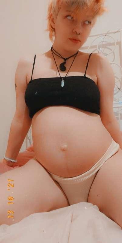 Just some pregnancy pics uwu