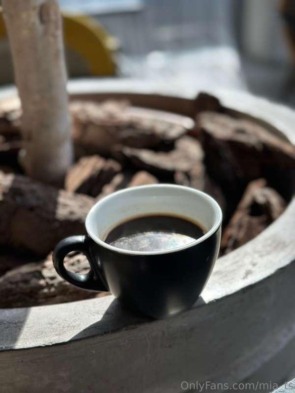 Today I want to share with you my little morning happiness -..