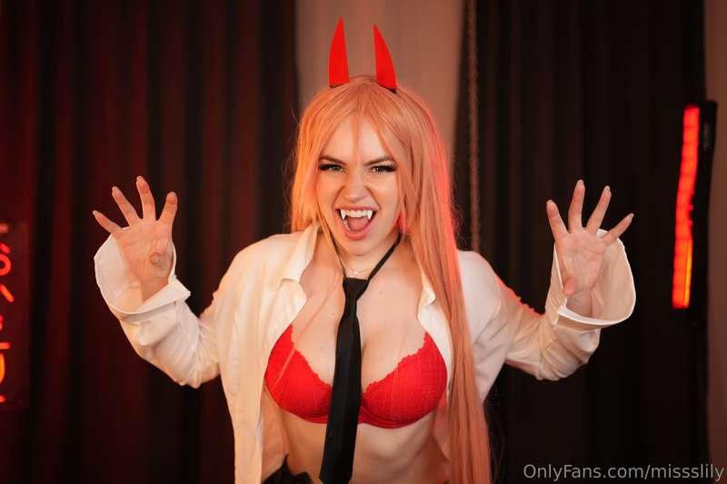How do I make every cosplay so good? Well it is just the pas..