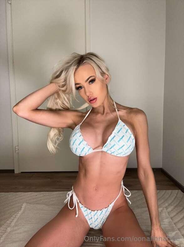 Is my hair long enough for you to give it a playful pull? 😏
