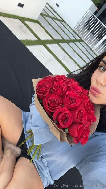 i can buy my own flowers😜