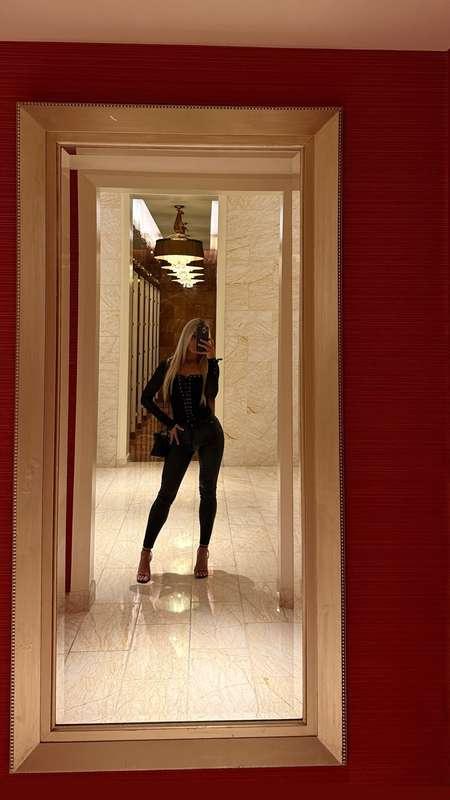 Mirror magic in black 🖤