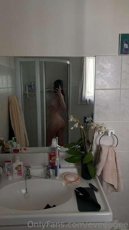shower time 🤍