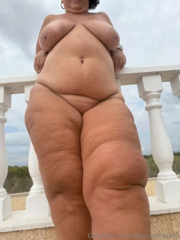 Are thick thighs your thing? 😍