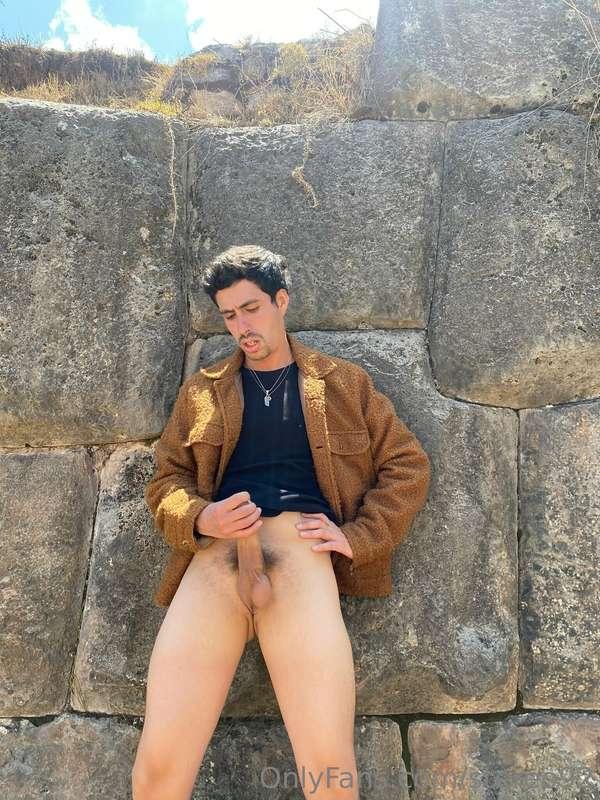 Posando en el campo 🥵🍃
