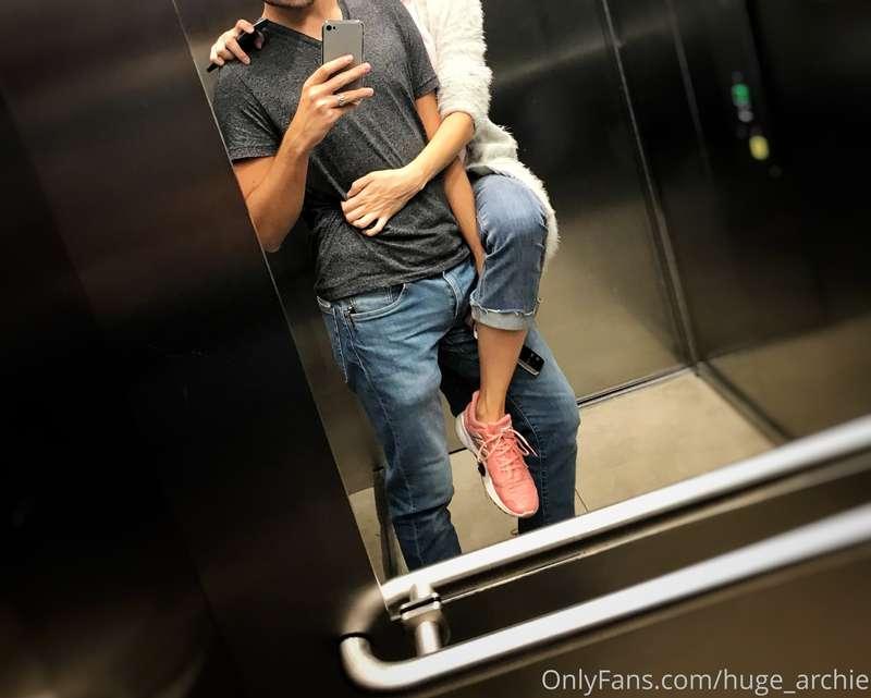 🍆 Do u wanna stuck with me in the elevator?🍆😉😈