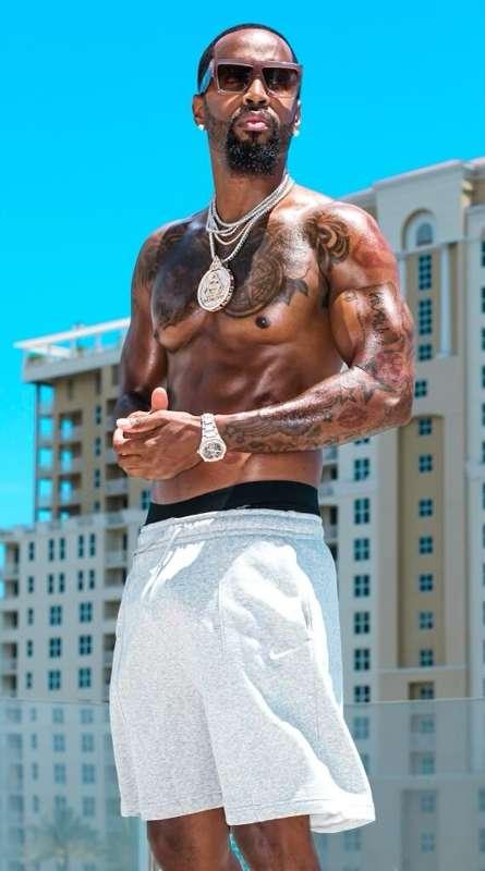 I’m back and active what y’all wanna seee on here from me?? ..