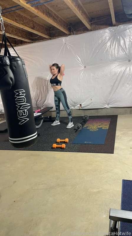 Hubby took some pix and videos of me working out. Some sexy content coming soon 😈 