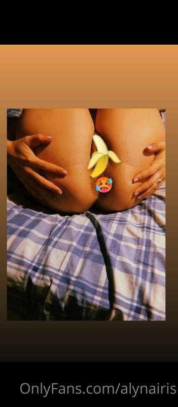 Close up paying with my Big Black dildo and squirting all ov..