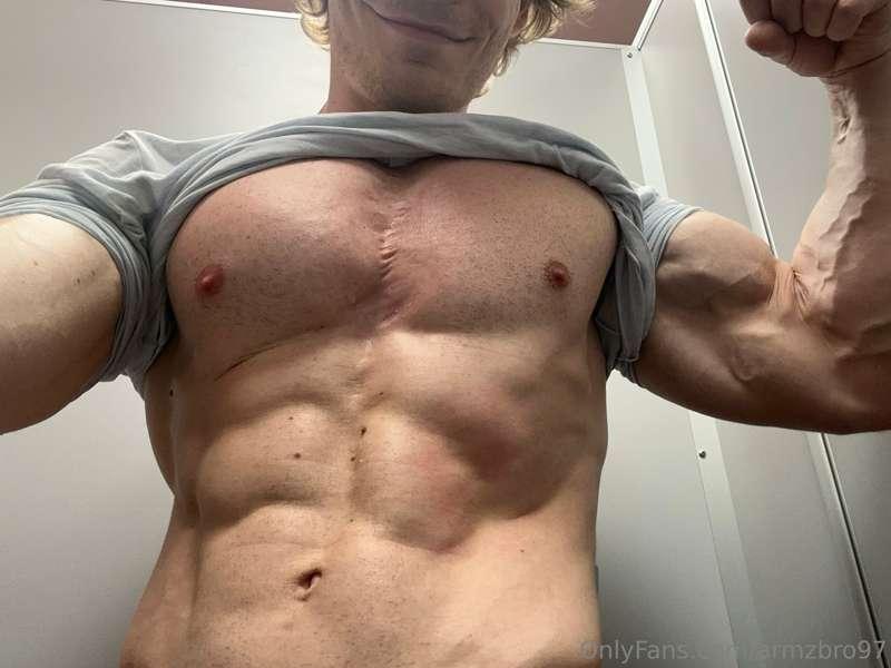 armzbro97 image #0