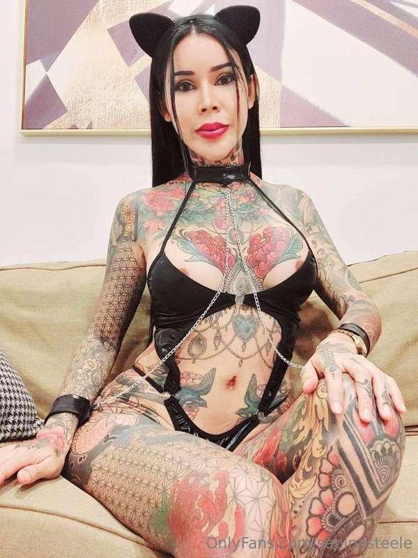 This 𝐡𝐨𝐭𝐭𝐞𝐬𝐭 🐰ladyboy is horny for some 🍆💦🥵 can you give it ..
