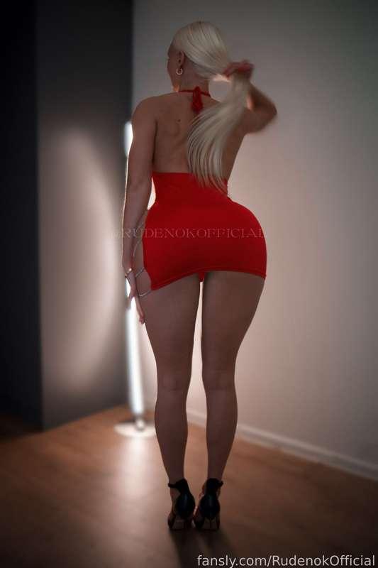I'm losing my head from your messages and making you beg for more👄