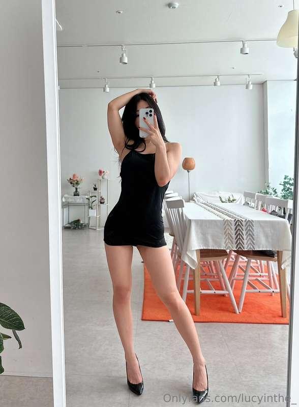 Swipe for the back view 😈-->