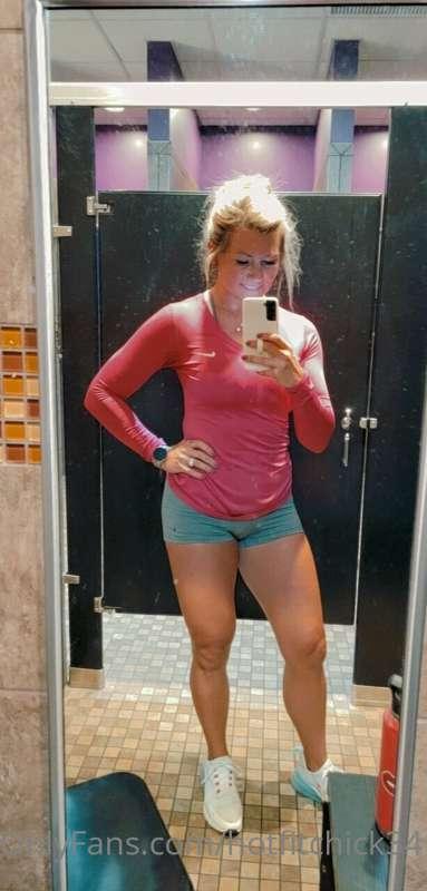 Gym time complete!! Now what are we going to do tonight?? 😈😈..