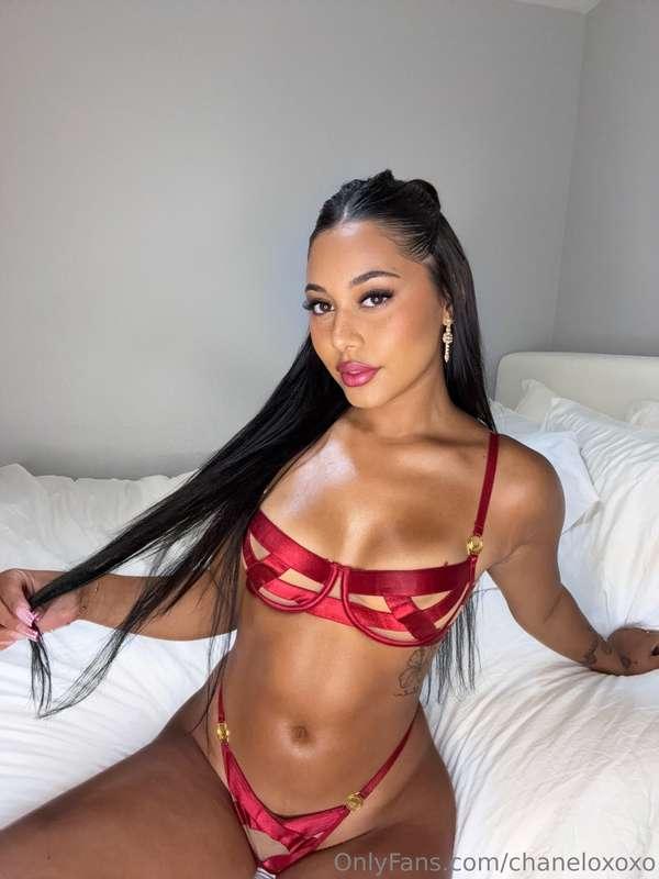 Ready to see more of me? DM me with 🖤 for a personal video c..
