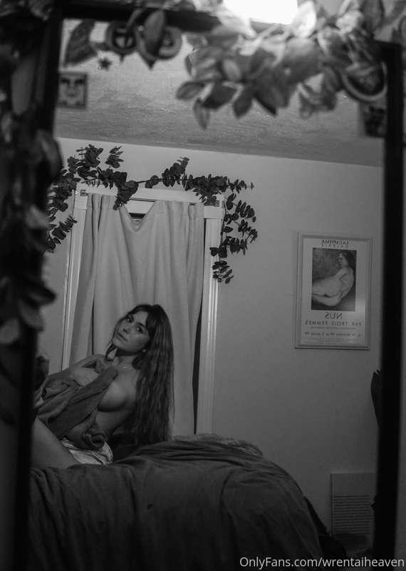 B&w shots 🖤🖤🖤 absolutely love how this photo set came out !!..