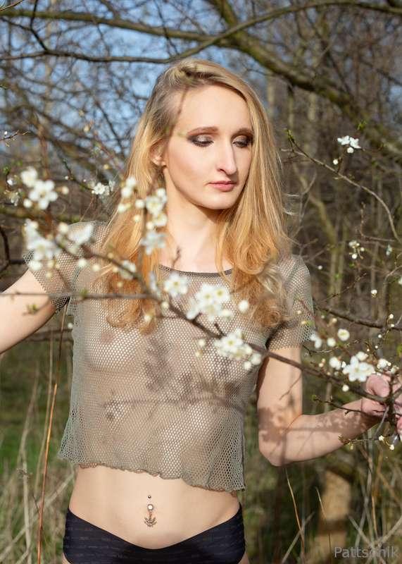 Hey dears ❤️ Do you like outdoor photos? do you want more?