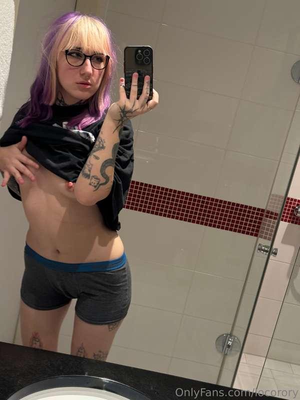 U like me with my glasses on?:3
