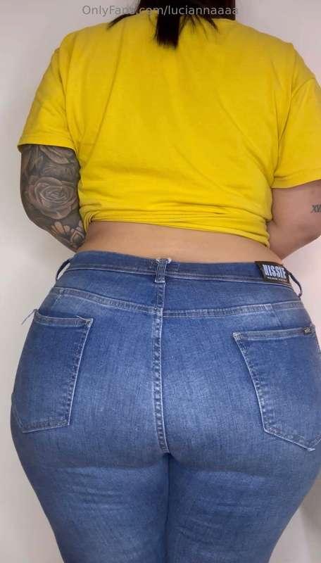 These jeans are really tight!My farts are really loud and bu..