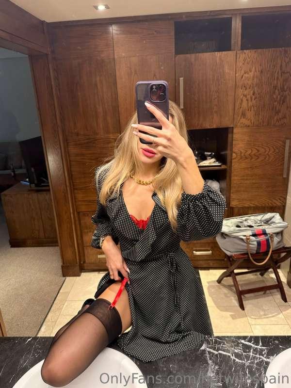 hotwifespain image #0