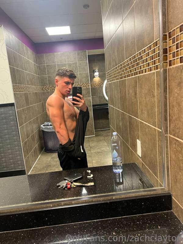 your boy's getting big 💪🏼😤