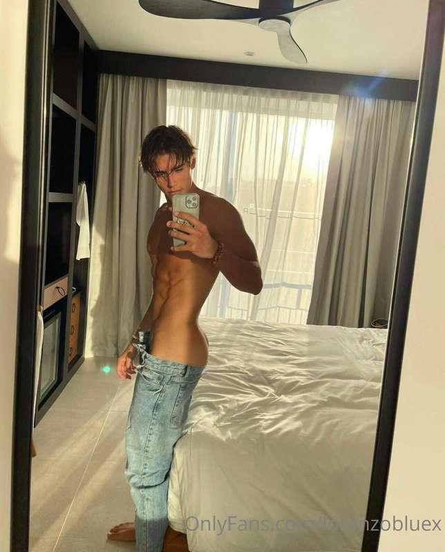 Quick break in my hotel room in Barcelona. Can you help me w..