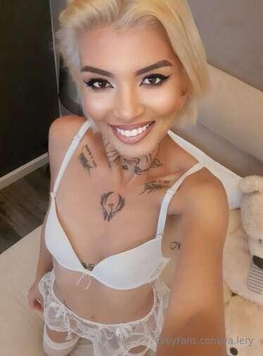 ❤️💛I will become your captivating blonde with a fearless spi..