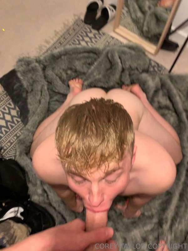 @benjithetw1nk letting me deepthroat his big twink cock, wit..