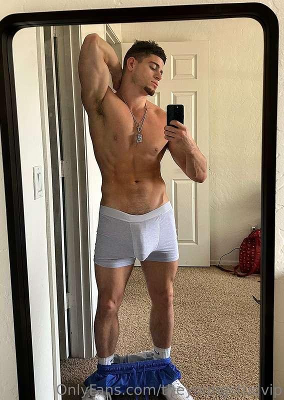 Press the ❤️ if I can send you selfies like this📷
