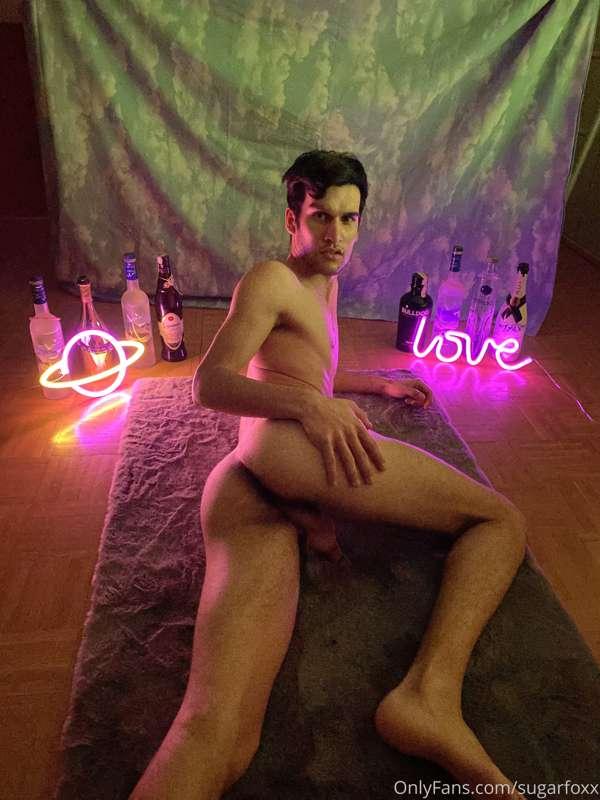 who's coming to have a few drinks with me? 😈
