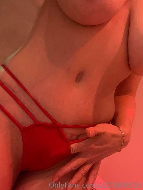 I haven’t been wearing panties all day and now it’s almost b..