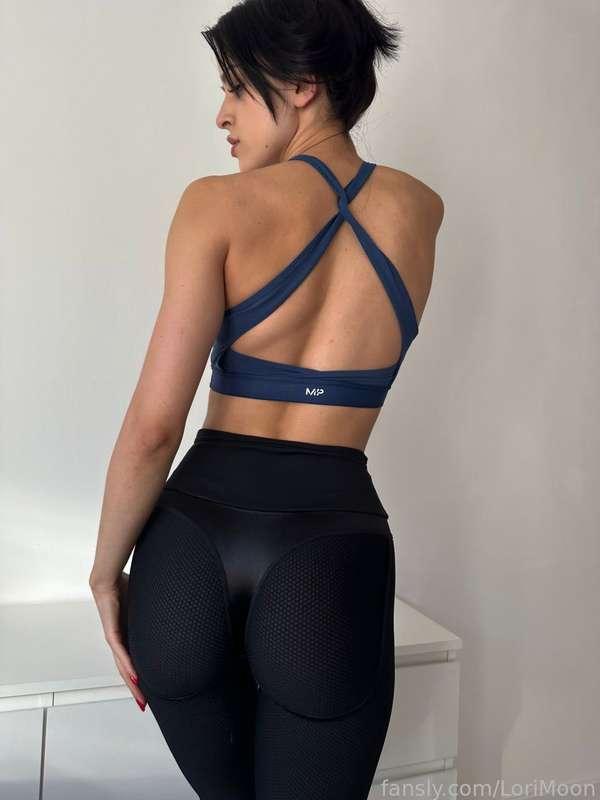 I'm not going to look at you and even notice you




#fyp #brunette #mistress #goddess #humiliation #worship #bigass #athletic #booty #bigbutt #muscles #domme
